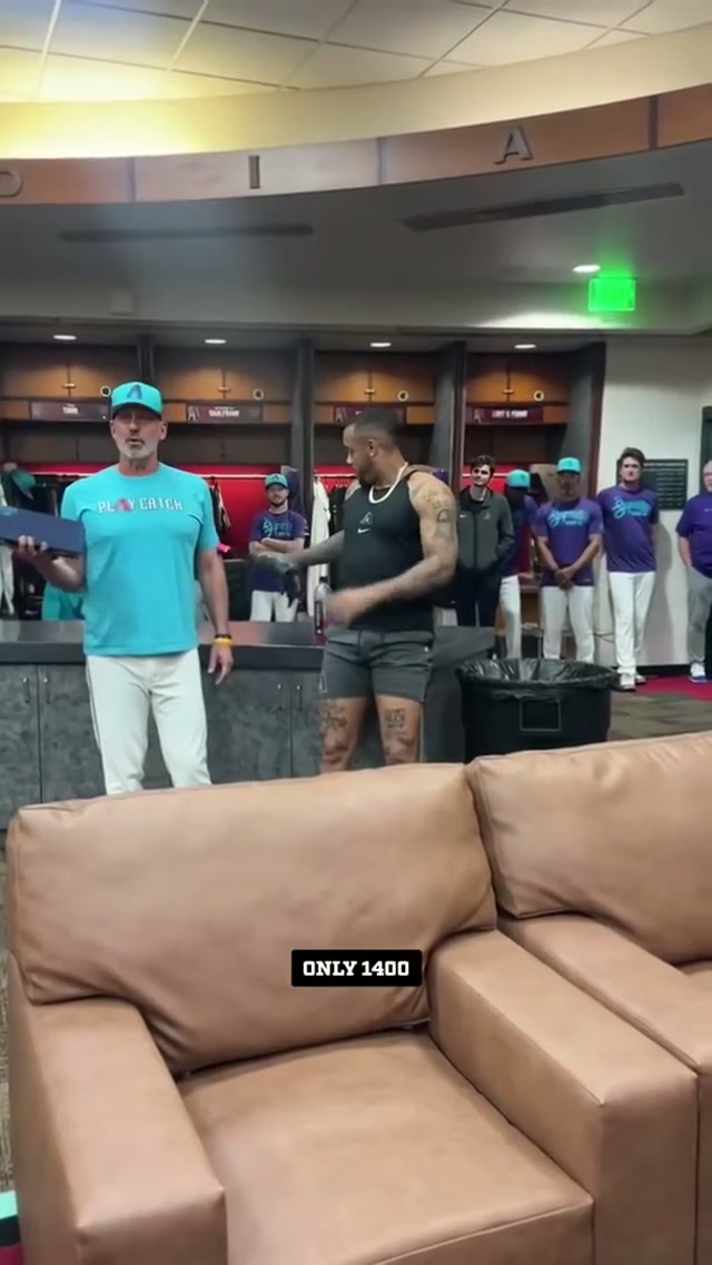 Everyone loves Ketel 🩷 #baseball #dbacks #openingweek #mlb 