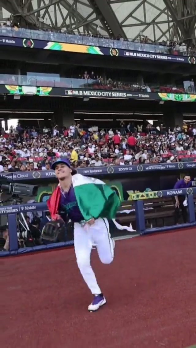 Taking the field in CDMX #mlb #mexico #dbacks #worldtour #baseball