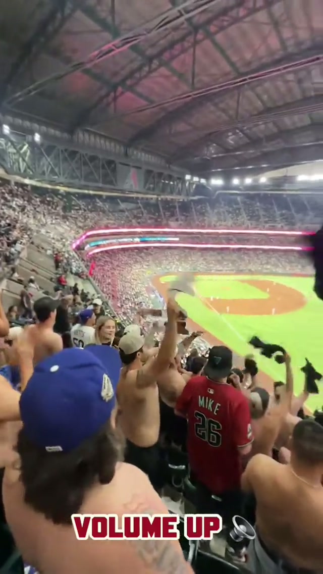 TARPS OFF! BEAT LA! #mlb #tarpsoff #dbacks #baseball #fans