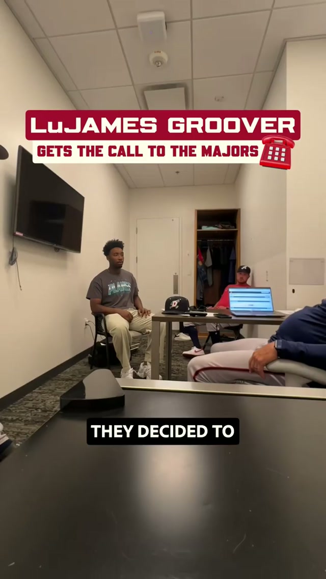 Gotta show love to his guys. #mlbdebut #dbacks #wholesome 