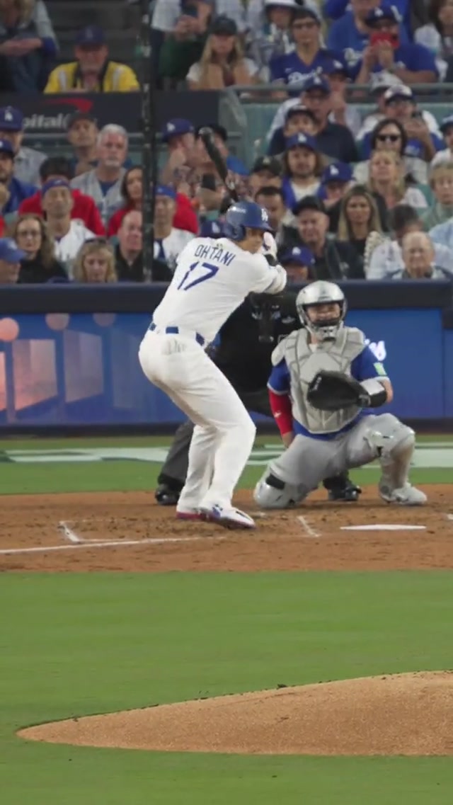 Sho ‘em, 17! #worldseries #dodgers #sports #losangeles 
