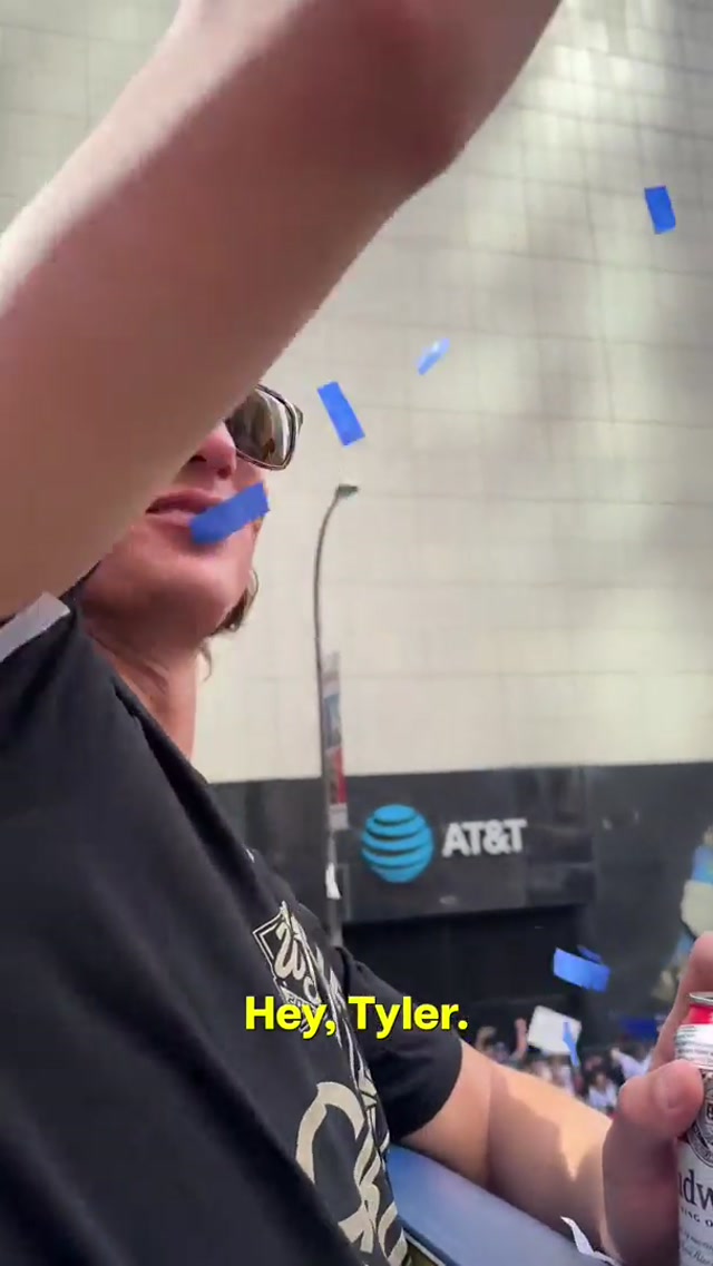 The Champs react to the crowd at the World Series Parade! #dodgers #sports #losangeles 