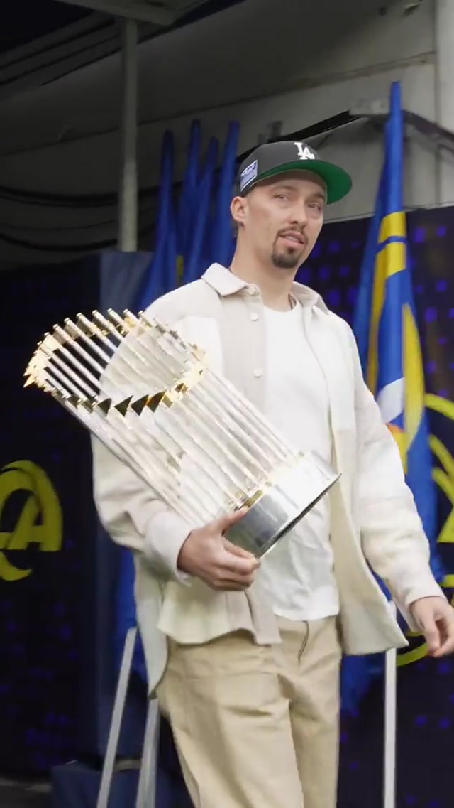 Whose House?! @Blake Snell in the building! 🏆 #dodgers #mlb #rams 