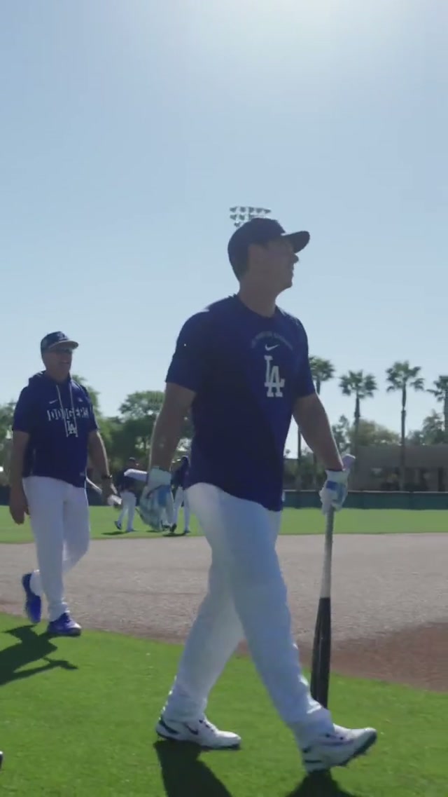Cage work with the catchers. #dodgers #sports #losangeles 