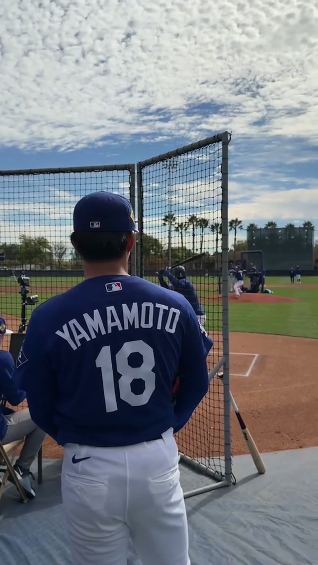 Hyeseong with a “lucky” hit off of Roki. 😂 #dodgers #sports #losangeles #funny 