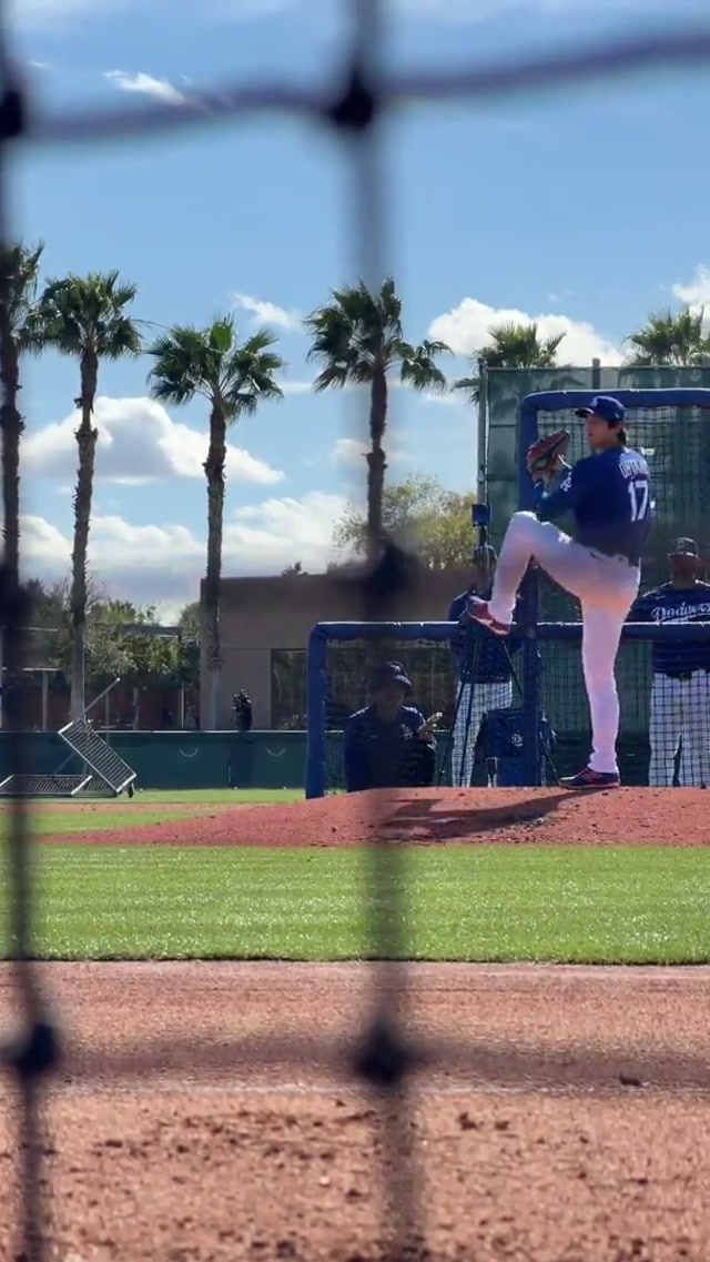 POV: You have a front row seat to Shohei Ohtani’s live BP 👀 #dodgers #sports #losangeles 