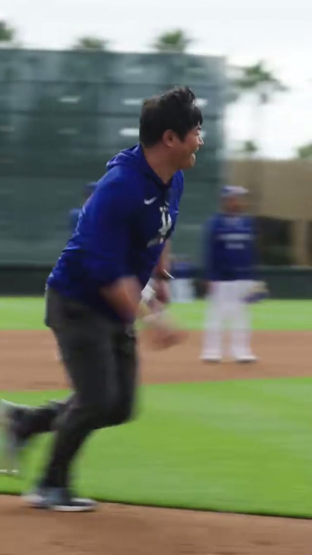 Yoshinobu’s interpreter Hiro putting in work today. 😂 #dodgers #sports #losangeles 