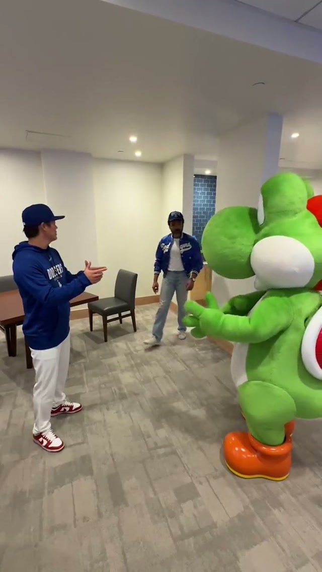 The Yoshi-verse. 🧐 #dodgers #sports #losangeles #nintendo #funny 