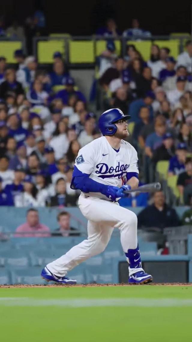 Three-homer night for Max? It’s not his first rodeo. 🤠 #dodgers #sports #losangeles 