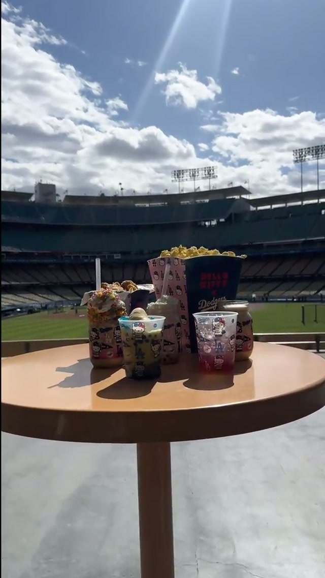 Spectacular, give me 14 of them right now. 😍 #dodgers #sports #losangeles #hellokitty 