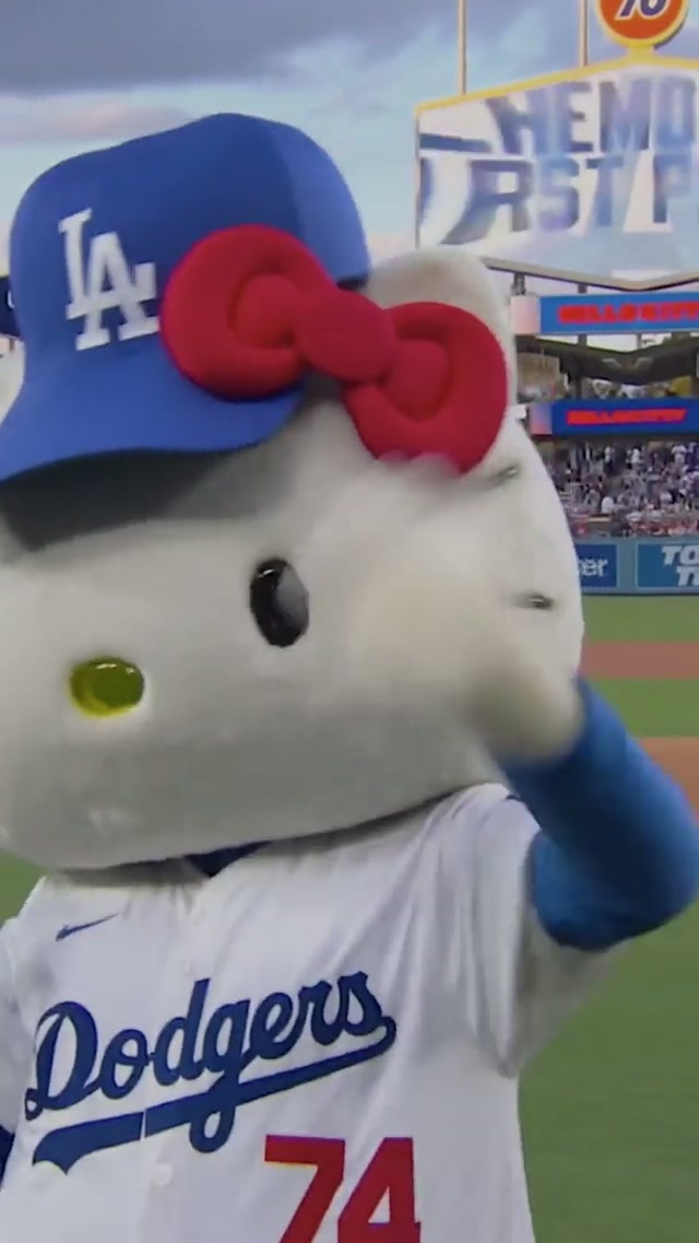 Hello Kitty and Hyeseong. 🥹 #dodgers #sports #losangeles #hellokitty 
