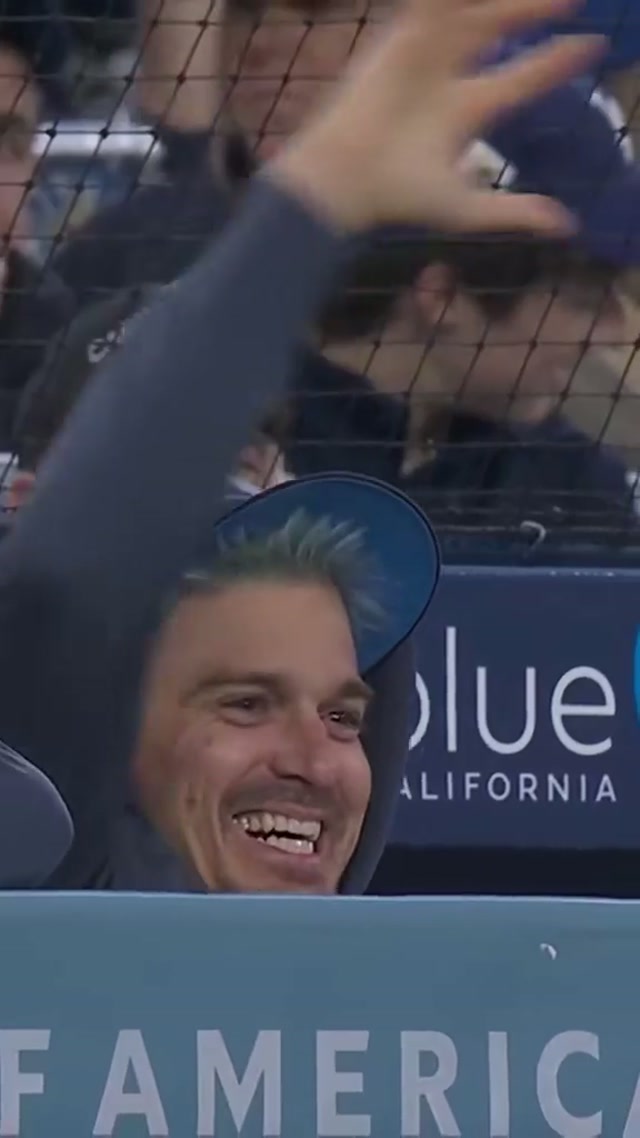 Kiké trying to get Michael to do the Dodgers celebration. 😂 #dodgers #mlb #funny