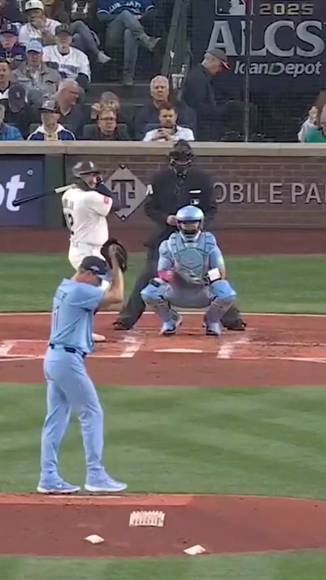ON THE BOARD FIRST. #mlb #mlbpostseason #mariners #alds #baseball