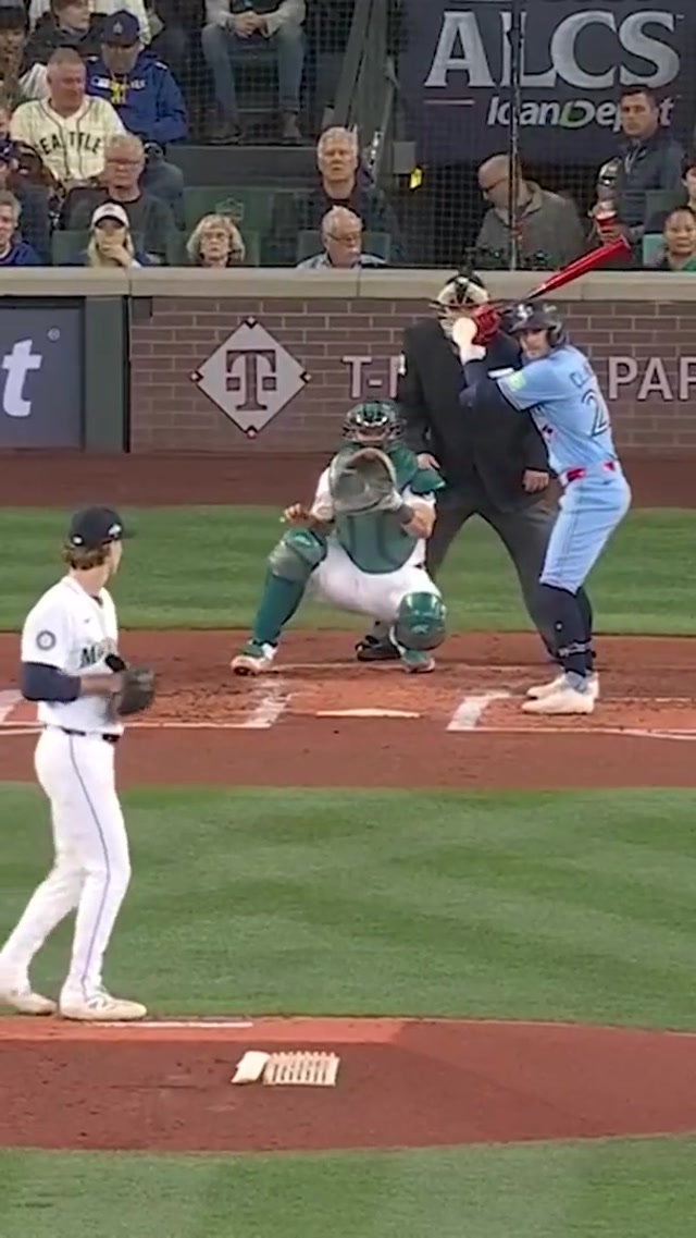 Leo goes full extension! #mlb #mariners #baseball #postseason #alcs