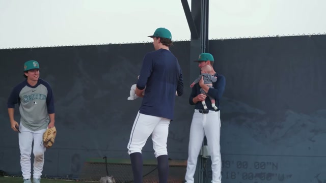 The cutest thing you’ll see all day 🥹 #sportstiktok #sports #baseball #mariners #mlb