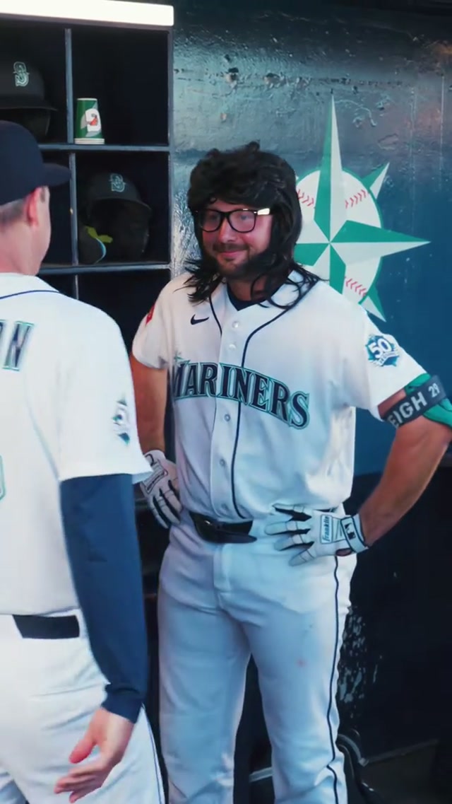 Dan couldn’t take Cal seriously 🤣 #mariners #baseball #mlb
