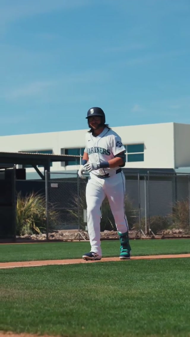 Hal Baleigh, improv king. #mariners #baseball #mlb