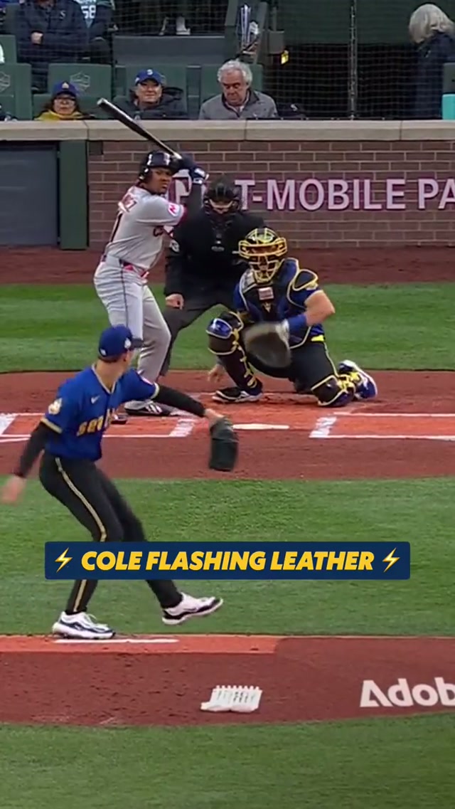 Dive and deliver 🔥 #mariners #baseball #mlb