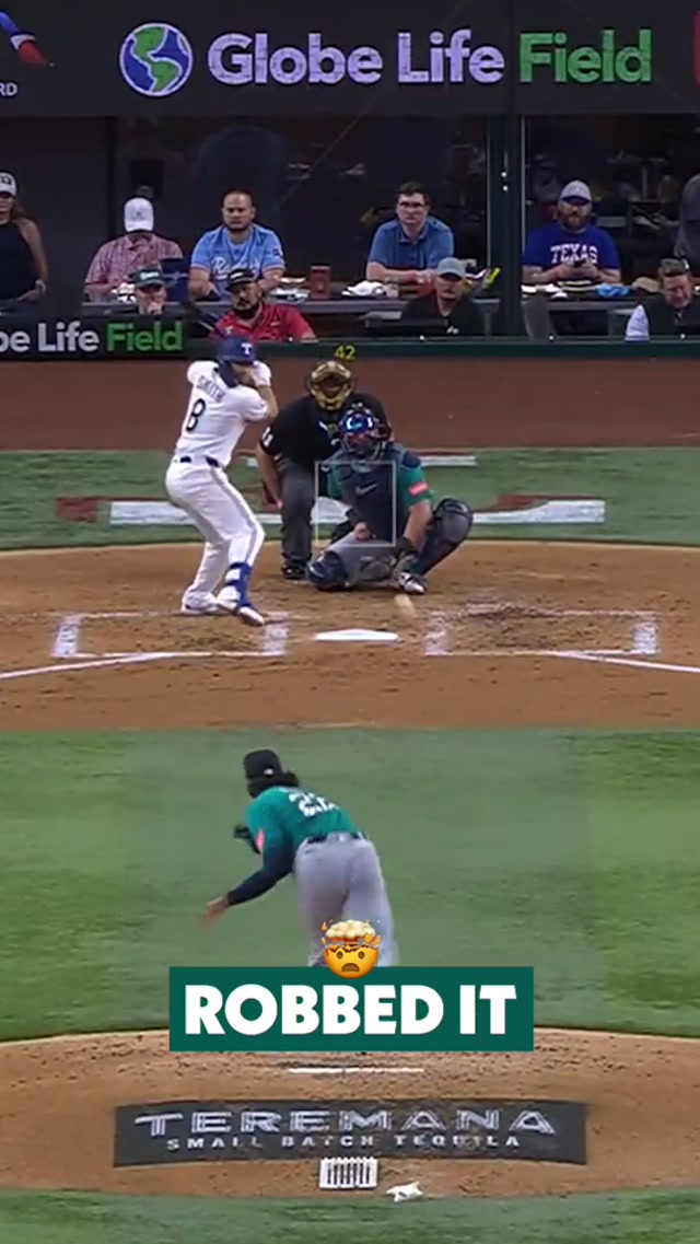 ROBBED-IT Refsnyder! #mariners #mlb #robbed #catch 