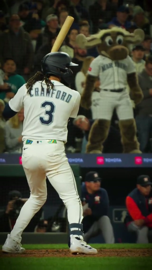 J.P. sends ‘em home happy. #mariners #baseball #mlb