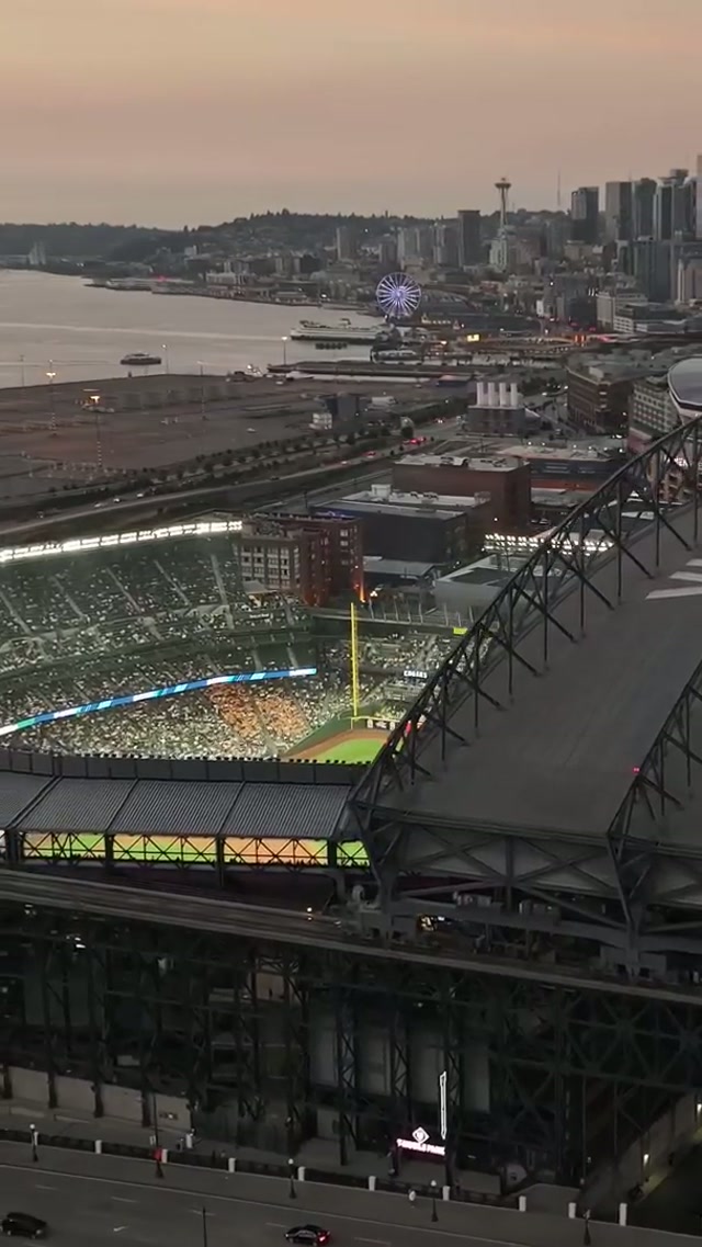 Home sweep home 🧹 #mariners #baseball #mlb