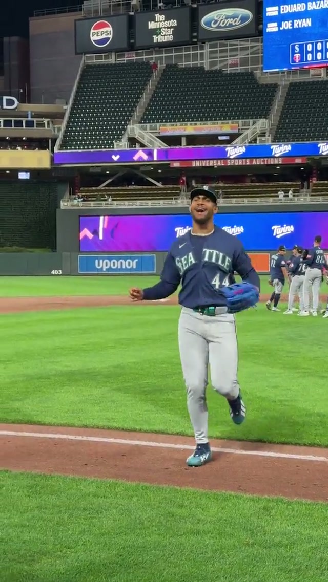 Good night from Minneapolis 🫡 #baseball #mariners #mlb