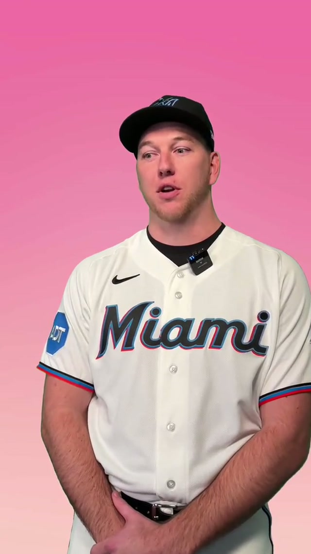 Roses are red,
Violets are blue,
There's no better pair
Than our Miami Marlins and you 💞
#marlins #valentinesday