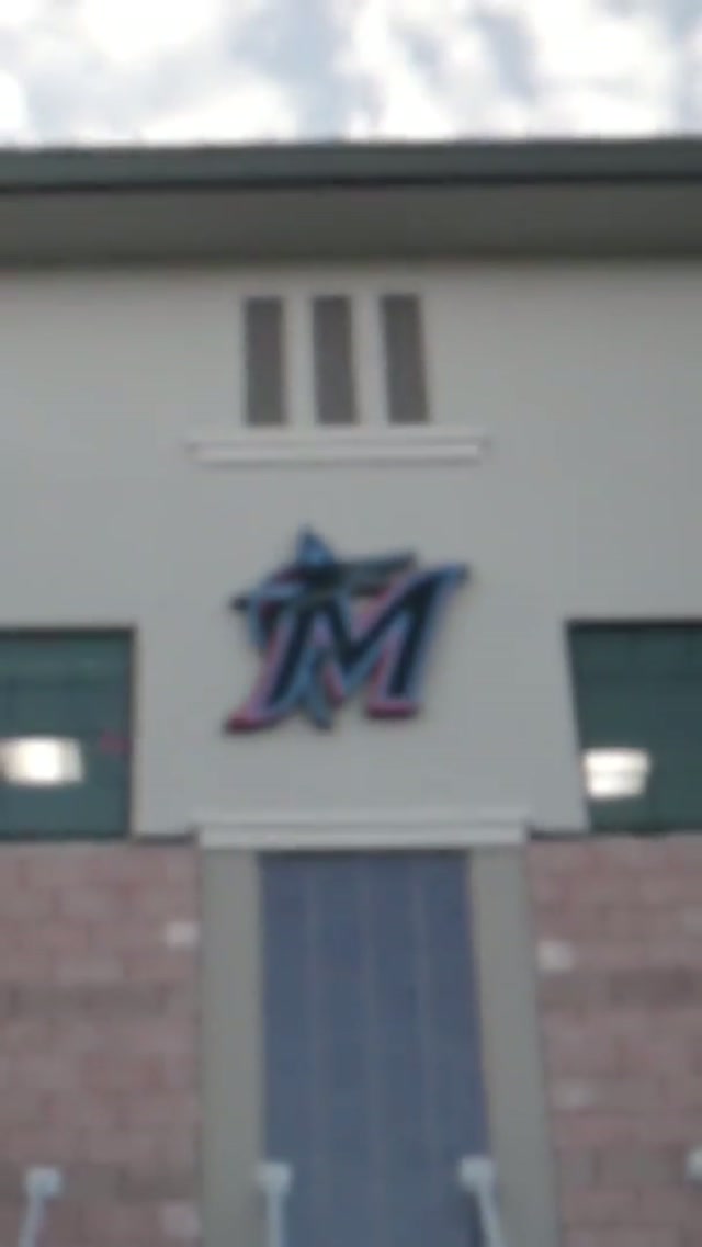 first day of school for the fish !!! 🐟💙⚾️ 
#marlins #springtraining 