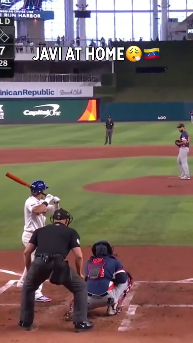 Javi homers at home in the World Baseball Classic 😮‍💨