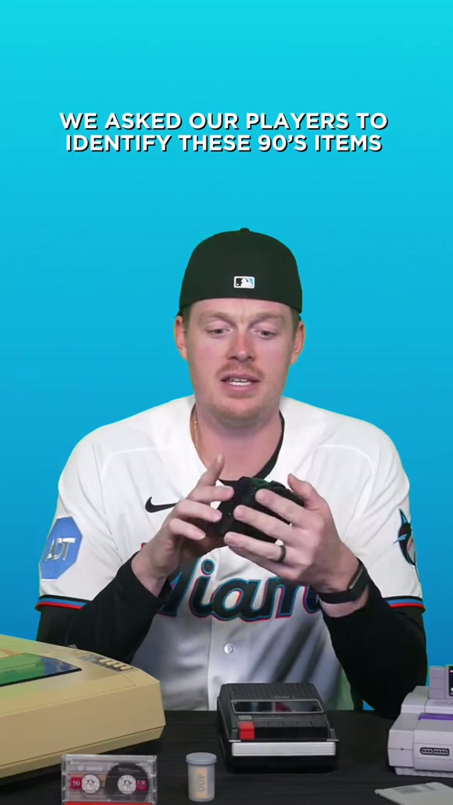 Throwing in back to the good ‘ol 90s teal jersey wearing days ⏮️💾🕹️🎞️ 
#mlb #marlins #90s 