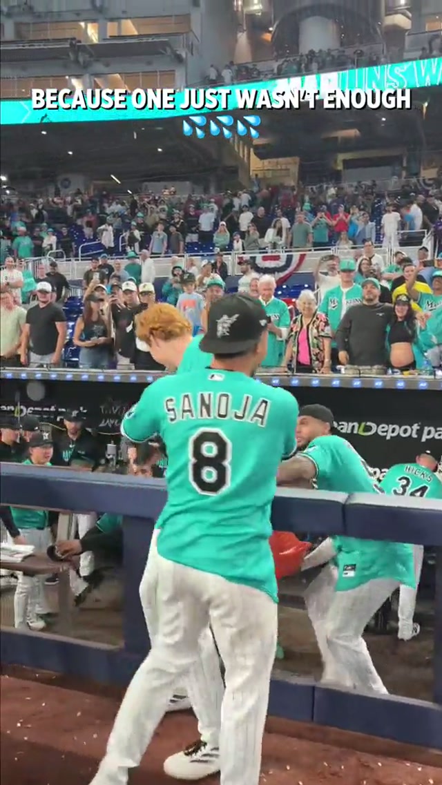 CAN’T COOL OFF BIG RED BECAUSE HE’S ON FIRE 🥵 
#mlb #marlins 