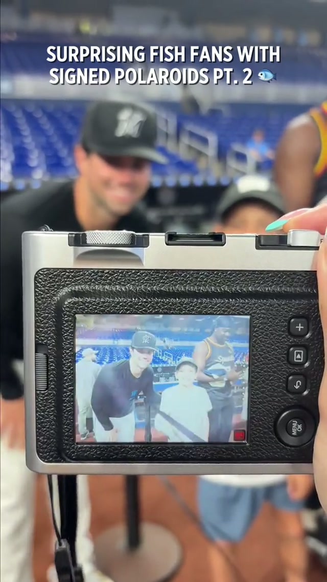 Nothing better than seeing our fans' smiles 🥹
#mlb #marlins