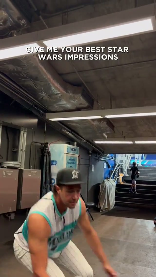 Hardest game of “which is the real movie clip”ever 🤯 
#mlb #marlins #starwars 