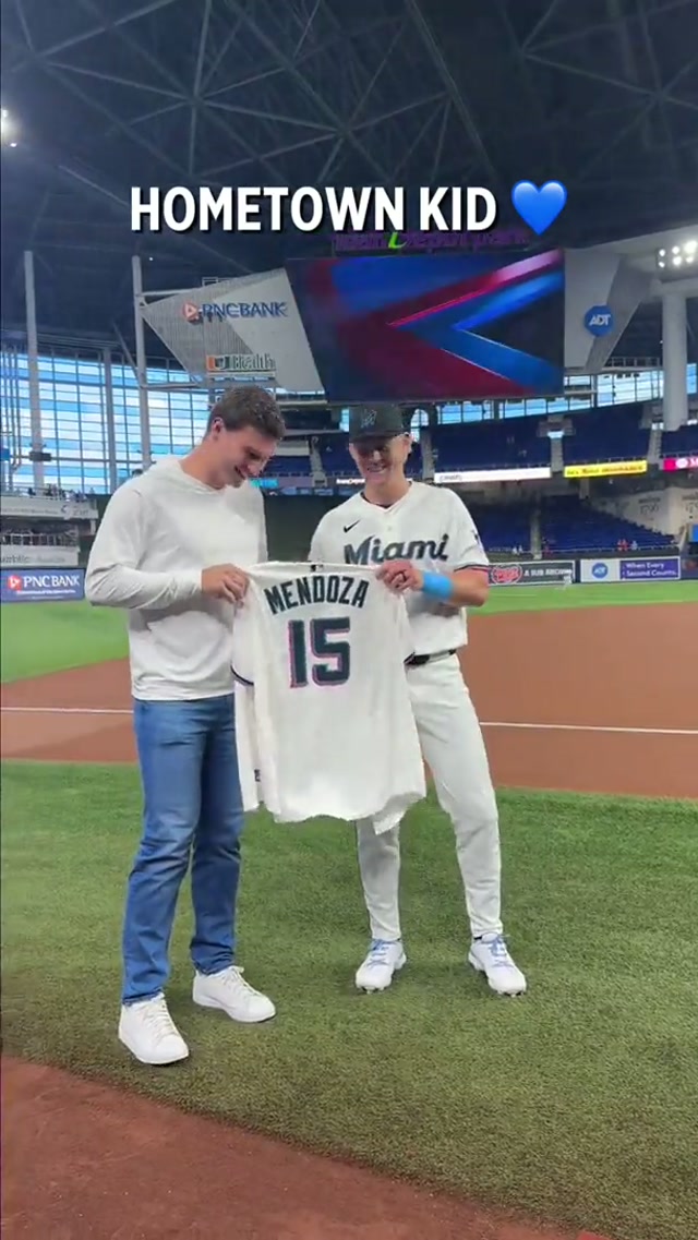 Full circle moment for the Miami made 2025 Heisman winner 🥹 

#marlins #fernandomendoza 
#cfb 