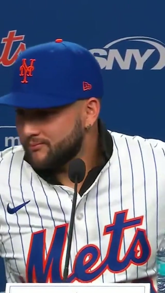 Bo Bichette knows he looks good in his Mets jersey 😏 #mets #mlb #bobichette #lgm 