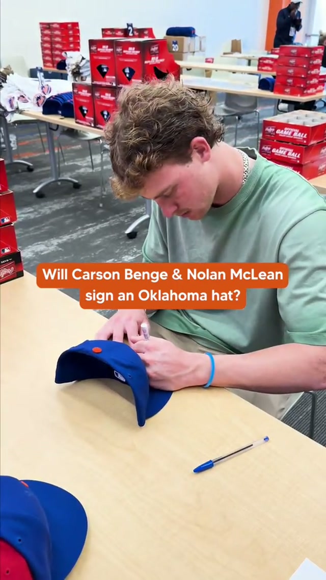 You think a couple of Oklahoma State Cowboys would sign an Oklahoma hat? 🤠🤣 #mets #springtraining #oklahomasooners #oklahomastate #autograph 