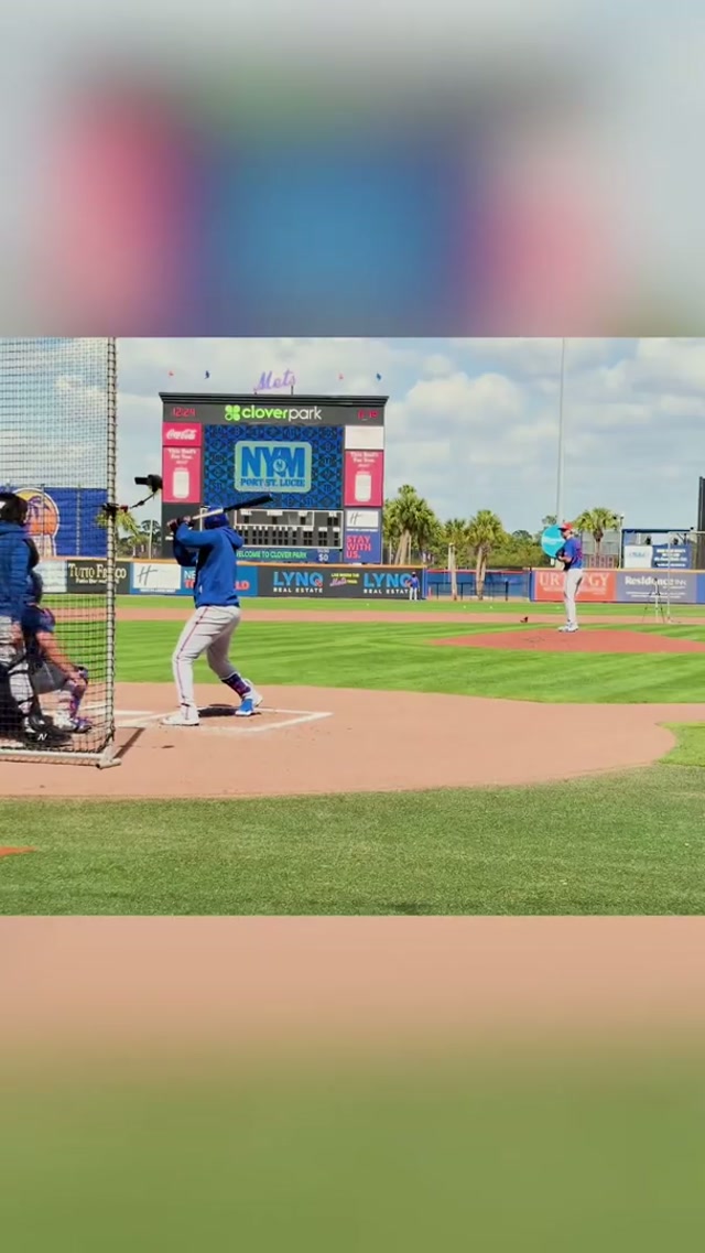 Juan Soto vs Nolan McLean in... rock, paper, scissors? 🤣 #mets #springtraining #rockpaperscissors #juansoto #funny 
