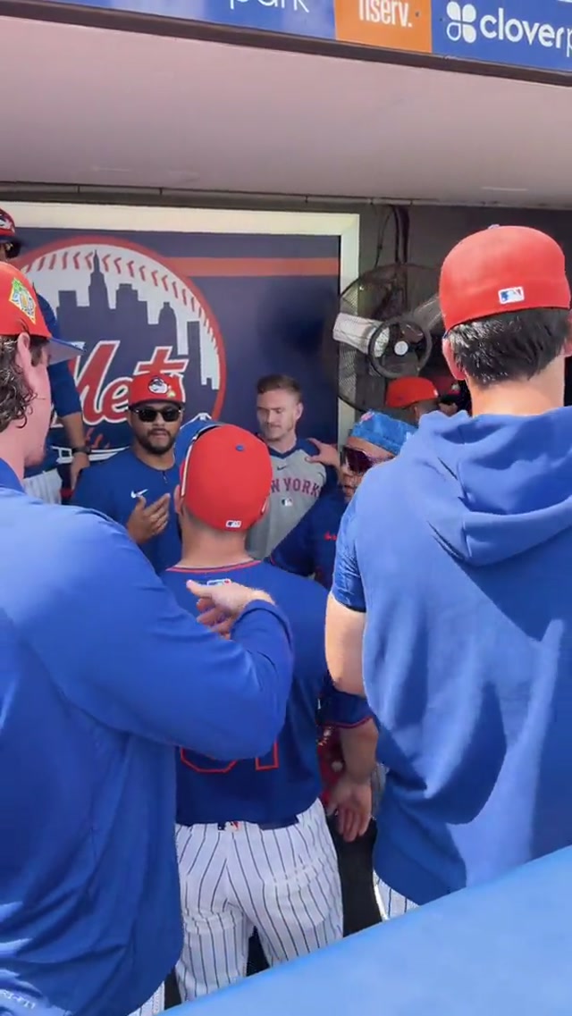 Juan Soto hyping everyone up 🔥 #mets #lgm #highfive #juansoto #springtraining 