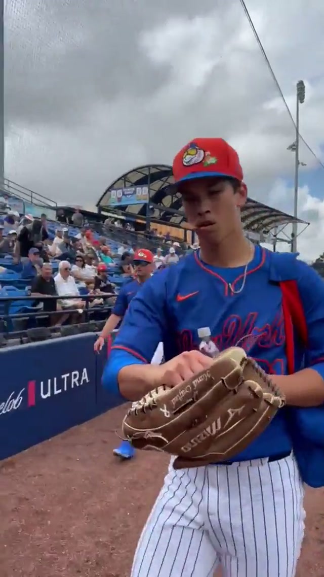 Tong Bump Day 💪 #mets #mlb #springtraining #highfive 