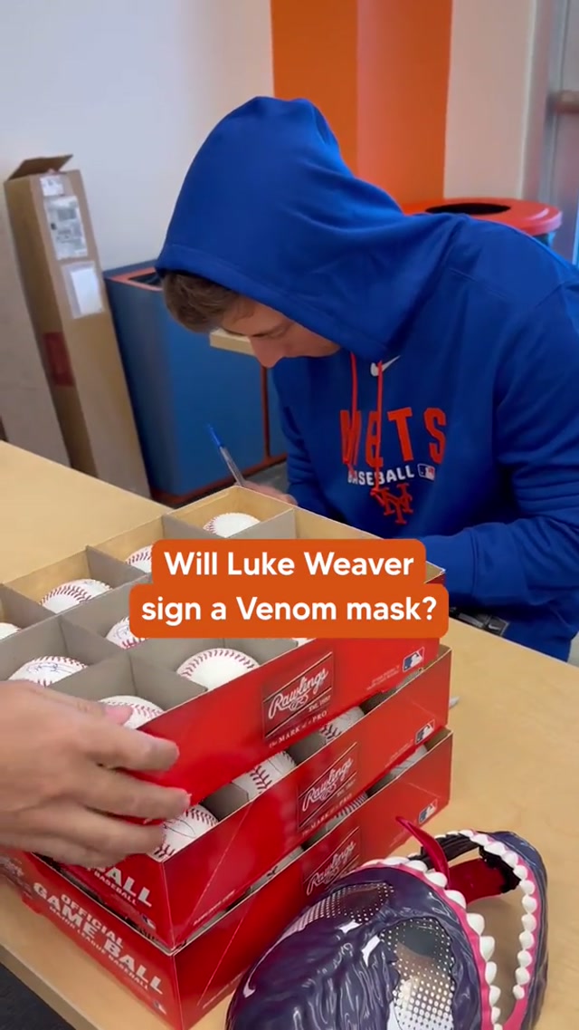 Will Luke Weaver sign a Venom mask? 🤣 #mets #springtraining #funny #venom #marvel 