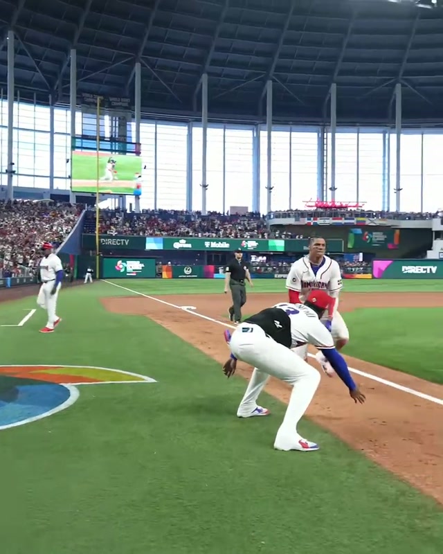 The celebration on Juan Soto’s game winner was electric ⚡️ 🇩🇴