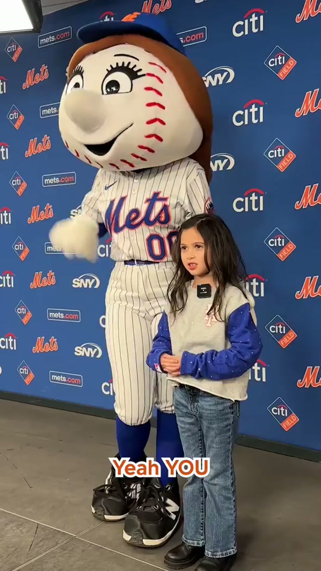 Sign your young Mets fan up for the 2026 Kids Club! 😄🍎 #mets #lgm #baseball #citifield 