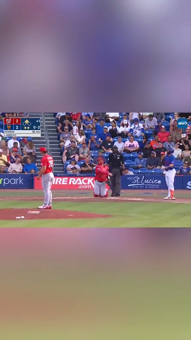 Francisco Lindor is a man of many talents 📸⚾️ #mets #photographer #franciscolindor #springtraining 