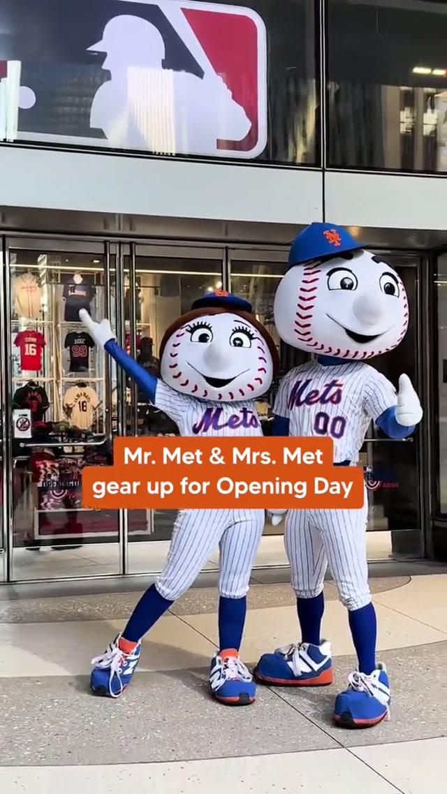 Mrs. and Mr. Met had to gear up for #OpeningDay ⚾️ #mlb #mets 