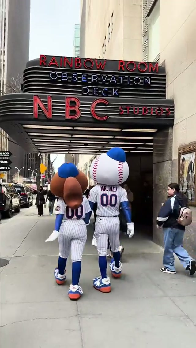 Wake up, it's Opening Day! ⚾️ #mets #mlb #latenight 