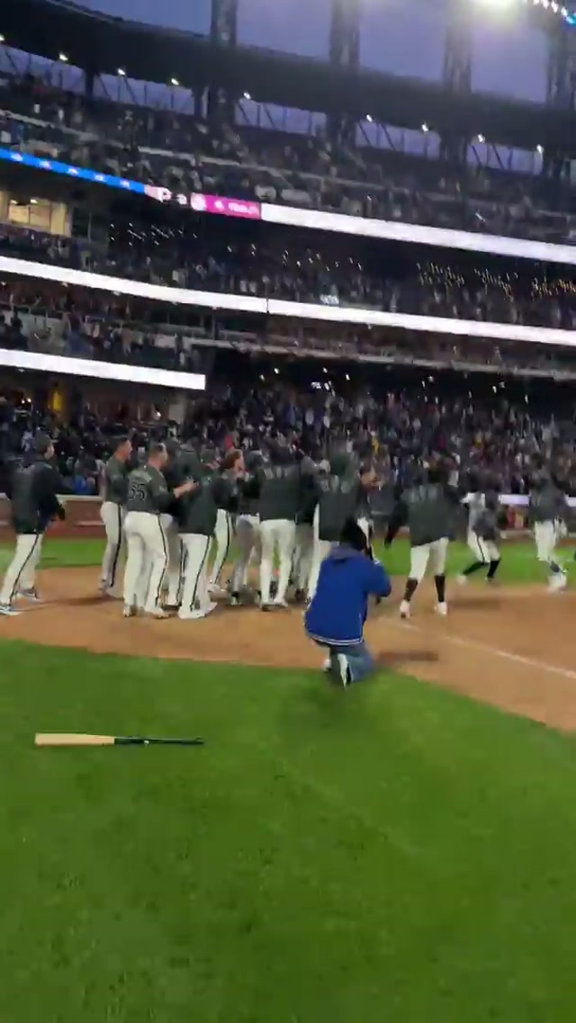 Walk-off with Luis Robert Jr. 🔥 #mets #mlb #walkoff 