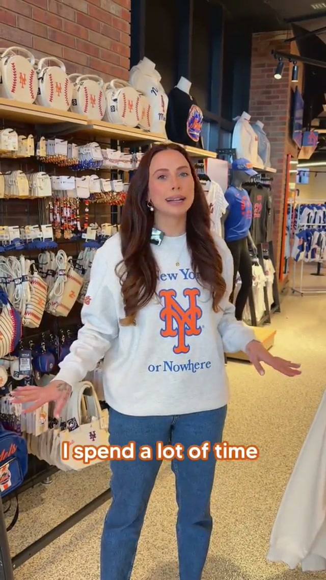 The Team Store has the BEST women's clothing in baseball 🔥 #Mets #MLB #fashion 