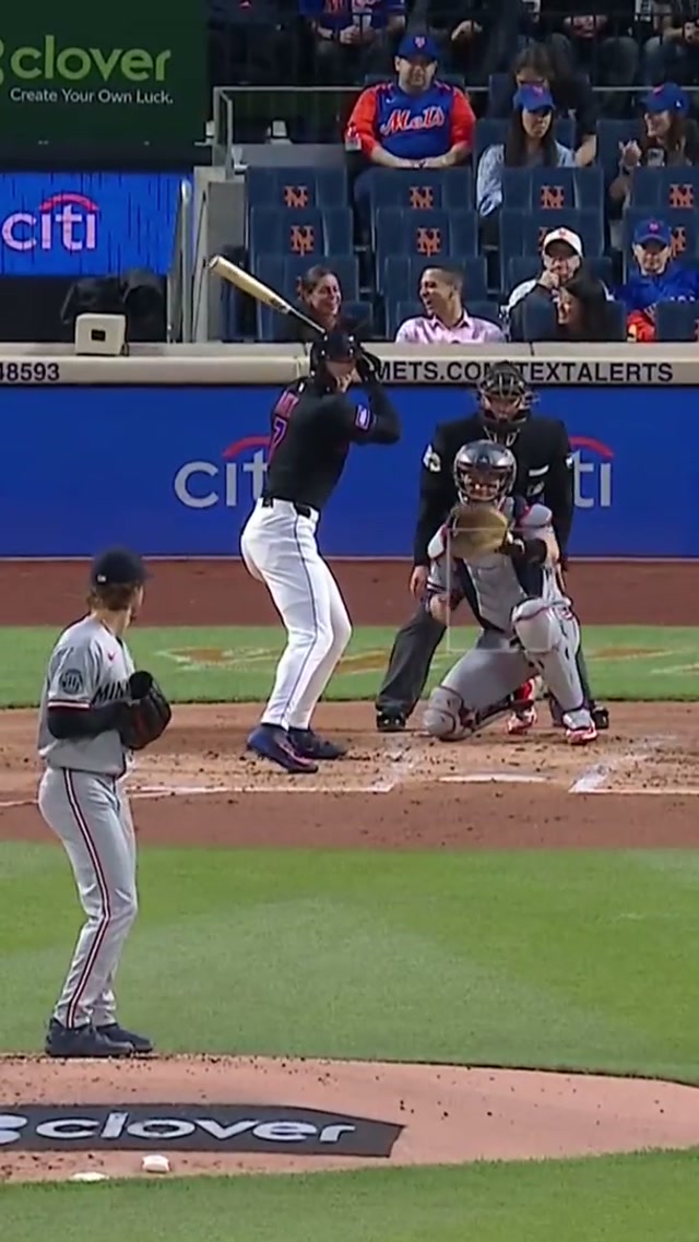 FIRST PITCH BLAST FOR BRETT BATY! 💥 #mets #lgm #mlb #homerun 
