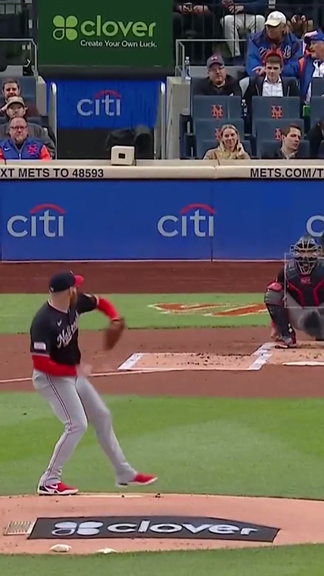 First pitch homer for Bo Bichette! 😤 #mets #mlb #homerun #bobichette 