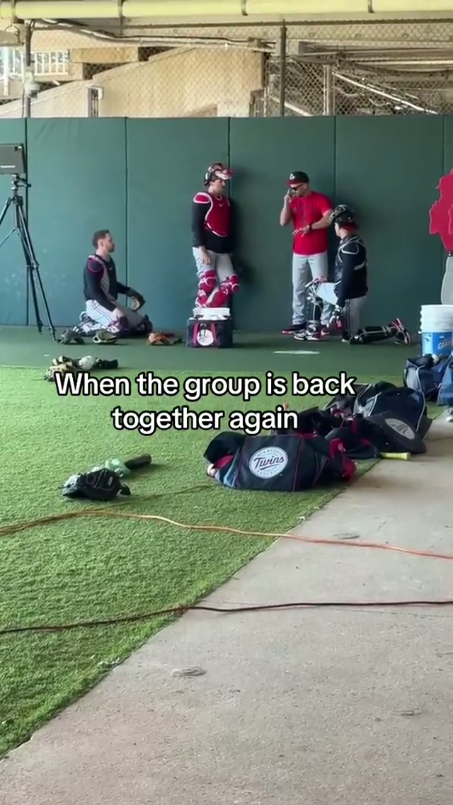 Wonder what they’re talking about… #MLB #mntwins #gossipcircle